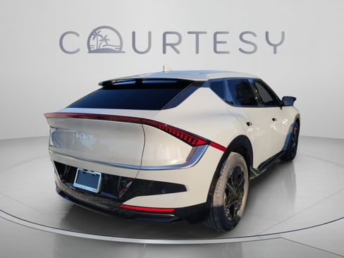 New 2026 Kia EV6 Wind RWD image 3