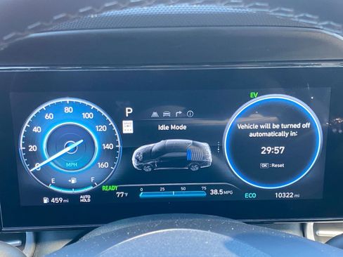 Used 2025 Hyundai Elantra Limited image 42