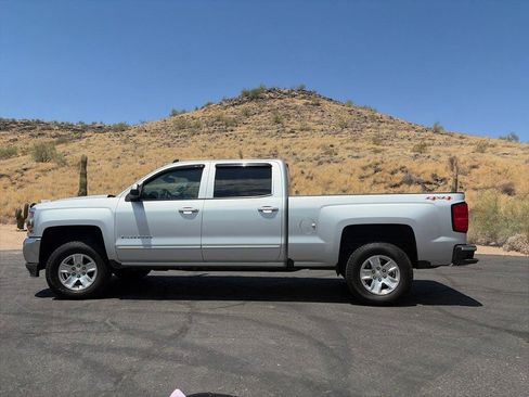 Used 2017 Chevrolet Silverado 1500 LT w/ All Star Edition AWD/4WD image 9