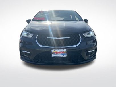 Used 2024 Chrysler Pacifica Touring-L