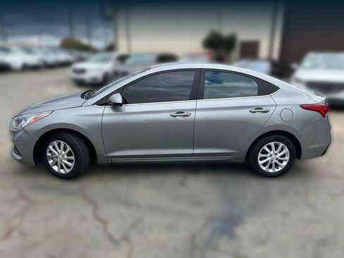 Used 2022 Hyundai Accent SEL image 3