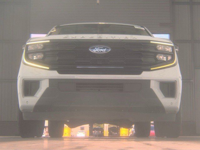Used 2025 Ford Expedition Max Active AWD/4WD image 2