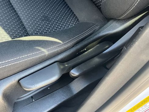 Used 2024 GMC Terrain SLE image 22