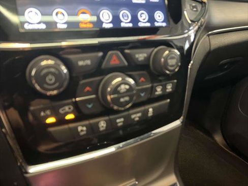 Used 2020 Jeep Grand Cherokee Limited image 28