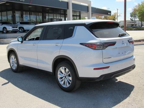 New 2026 Mitsubishi Outlander ES FWD image 6