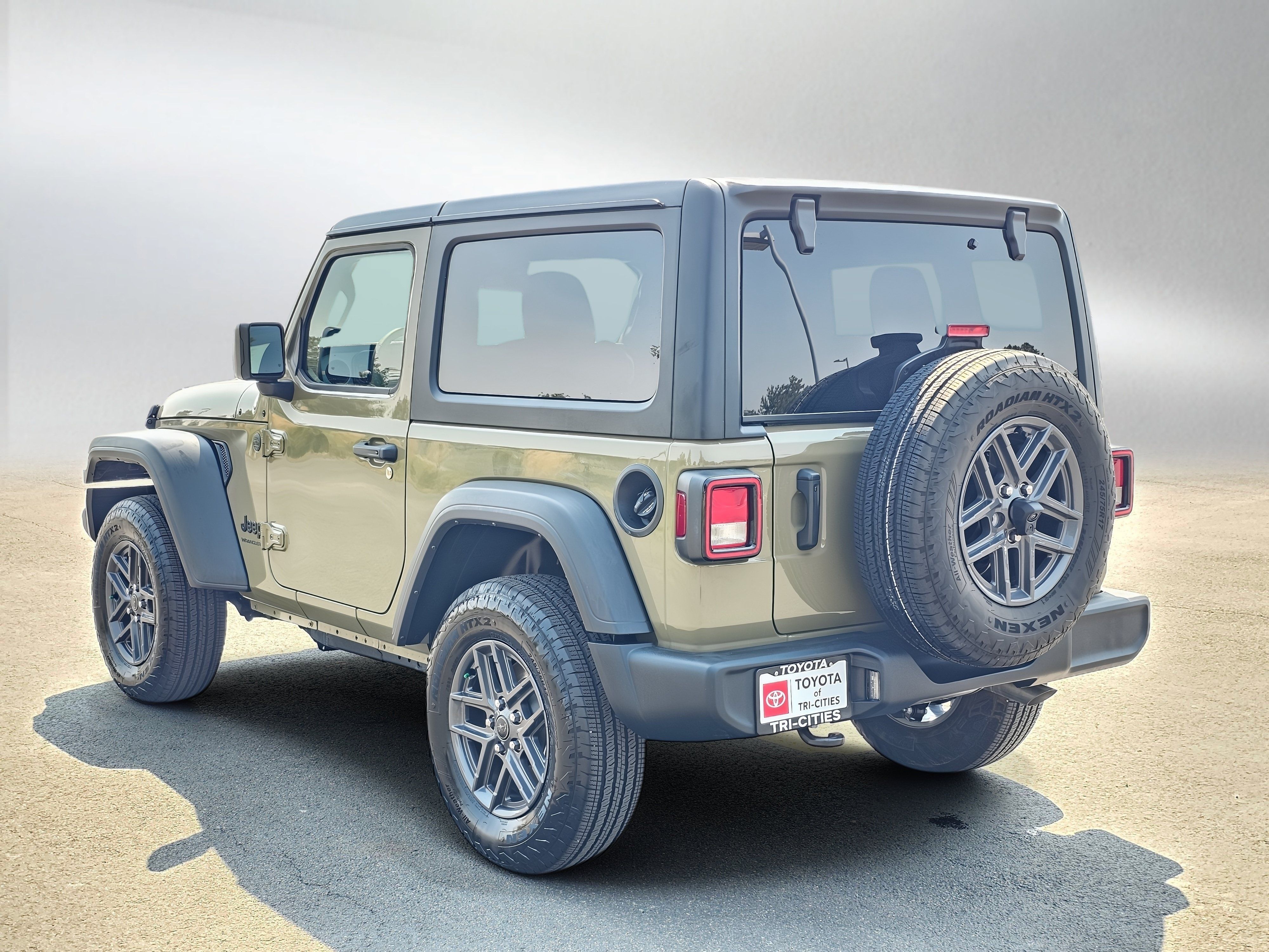 Used 2025 Jeep Wrangler Sport AWD/4WD image 3