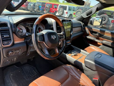 Used 2019 RAM 1500 Limited AWD/4WD image 3