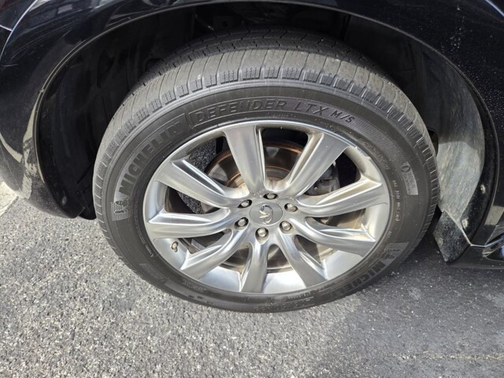 Used 2014 INFINITI QX80 4WD w/ Deluxe Touring Package image 2