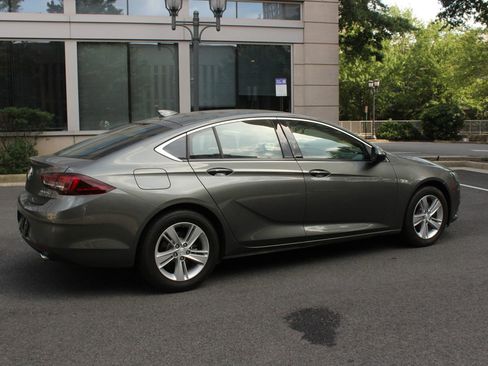 Used 2018 Buick Regal Preferred w/ Sights and Sounds Package FWD image 7