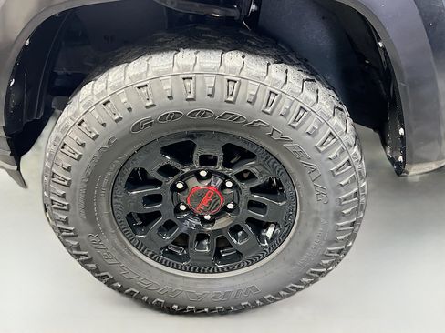 Used 2022 Toyota Tacoma TRD Sport w/ TRD Premium Sport Package RWD image 13