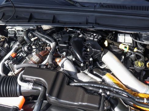 Used 2013 Ford F250 Lariat w/ FX4 Off Road Pkg image 12