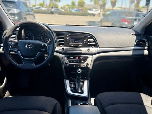 Used 2018 Hyundai Elantra SE image 13