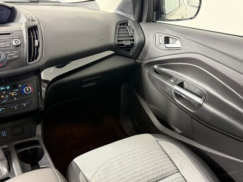 Used 2017 Ford Escape SE w/ SE Sport Appearance Package image 12