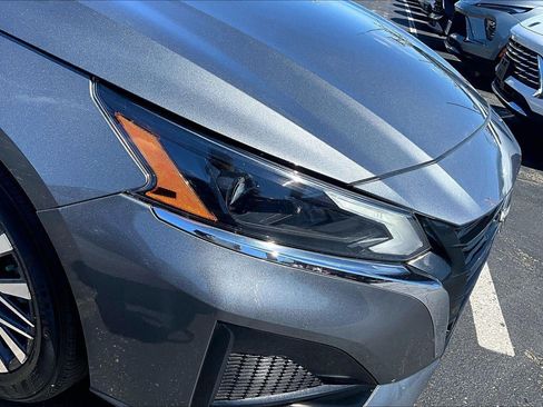 Used 2025 Nissan Altima 2.5 SV FWD image 27