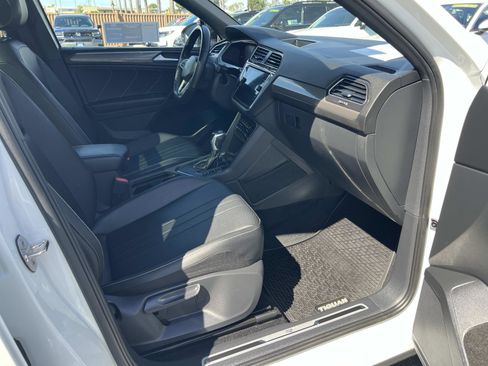 Used 2023 Volkswagen Tiguan SE R-Line image 31