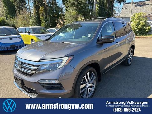 Used 2018 Honda Pilot Touring image 1