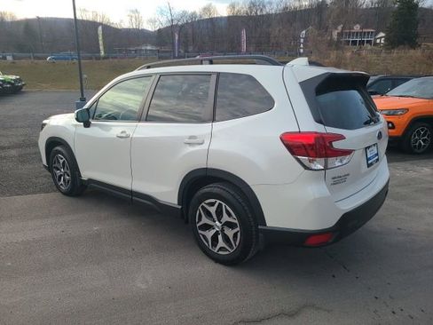 Used 2021 Subaru Forester Premium image 3