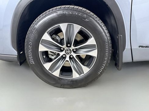 Used 2023 Toyota Highlander XLE image 35