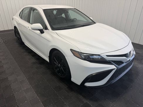 Used 2023 Toyota Camry SE FWD image 2