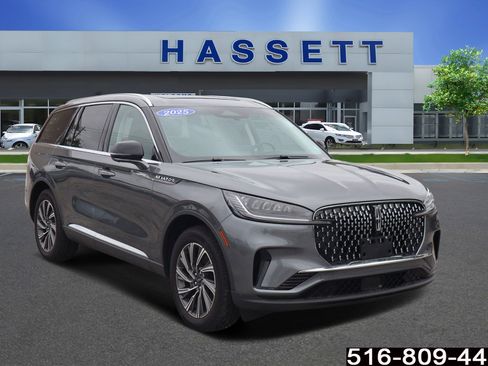 Used 2025 Lincoln Aviator AWD image 1