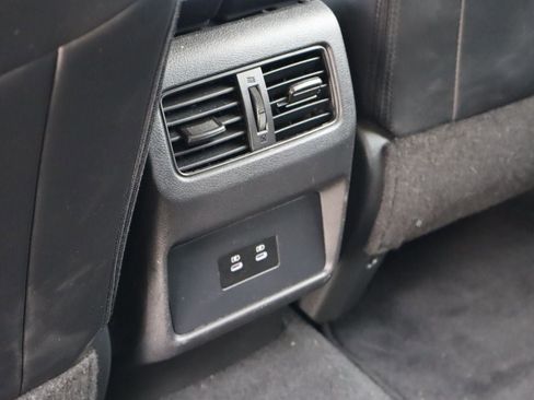 Used 2024 Nissan Rogue SV w/ SV Premium Package FWD image 19