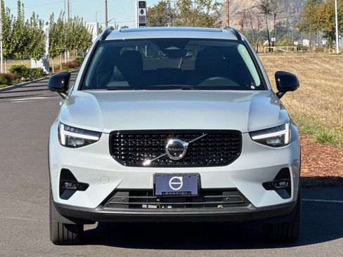 Used 2026 Volvo XC40 B5 Plus w/ Protection Package Premier AWD/4WD image 8