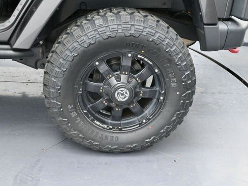 Used 2016 Jeep Wrangler Unlimited Rubicon image 33