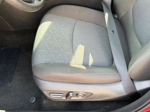 Used 2025 Toyota RAV4 XLE AWD/4WD image 17