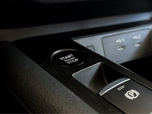 Used 2025 Nissan Kicks SV image 6