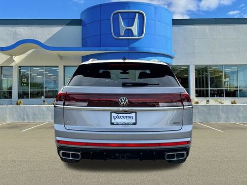 Used 2024 Volkswagen Atlas Cross Sport SEL R-Line image 3