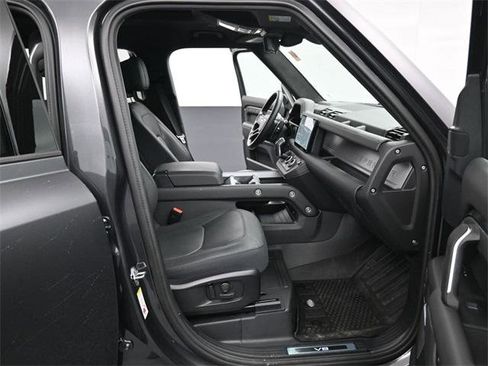 Used 2025 Land Rover Defender 110 V8 image 35