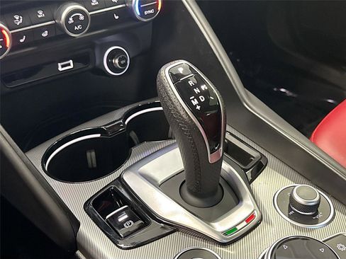 Used 2022 Alfa Romeo Giulia Veloce RWD image 17