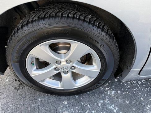 Used 2014 Toyota Sienna LE image 79