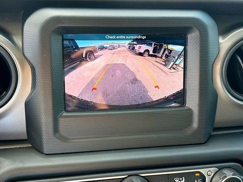Used 2023 Jeep Wrangler Unlimited AWD/4WD image 15