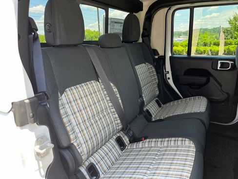 New 2026 Jeep Gladiator Sport AWD/4WD image 22