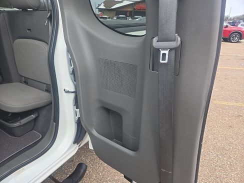 Used 2020 Nissan Frontier S image 19