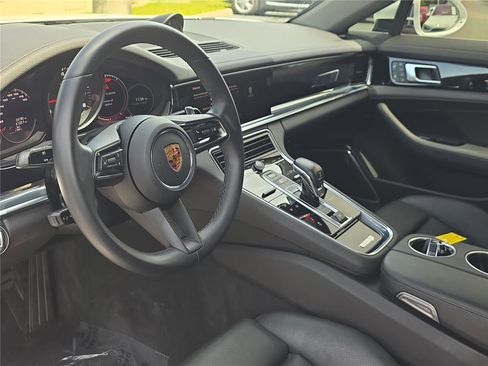 Used 2022 Porsche Panamera RWD image 16