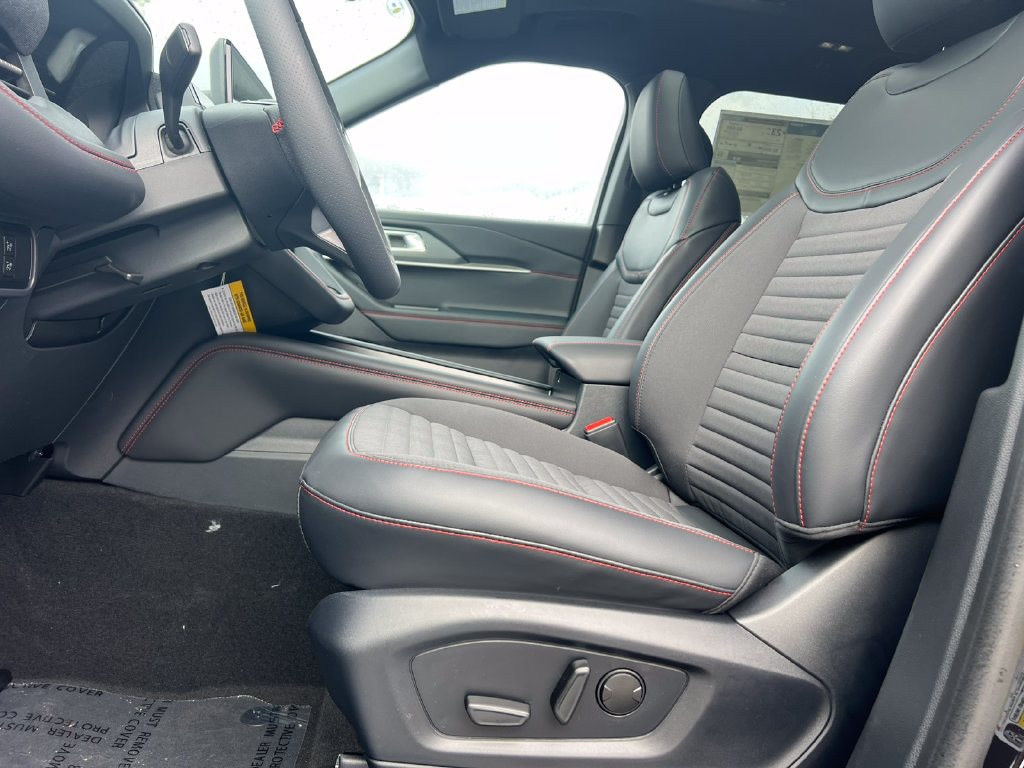Used 2027 Ford Explorer ST-Line w/ Premium Package AWD/4WD image 3