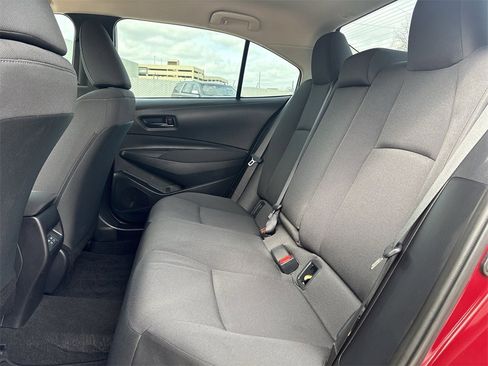 Used 2025 Toyota Corolla LE image 27