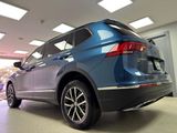 Used 2020 Volkswagen Tiguan SE w/ Panoramic Sunroof Package image 5