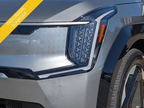 Certified 2024 Kia EV9 Land image 11