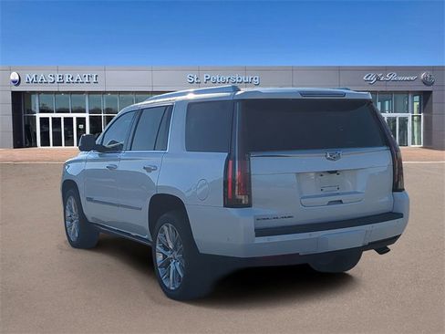 Used 2020 Cadillac Escalade Platinum image 3