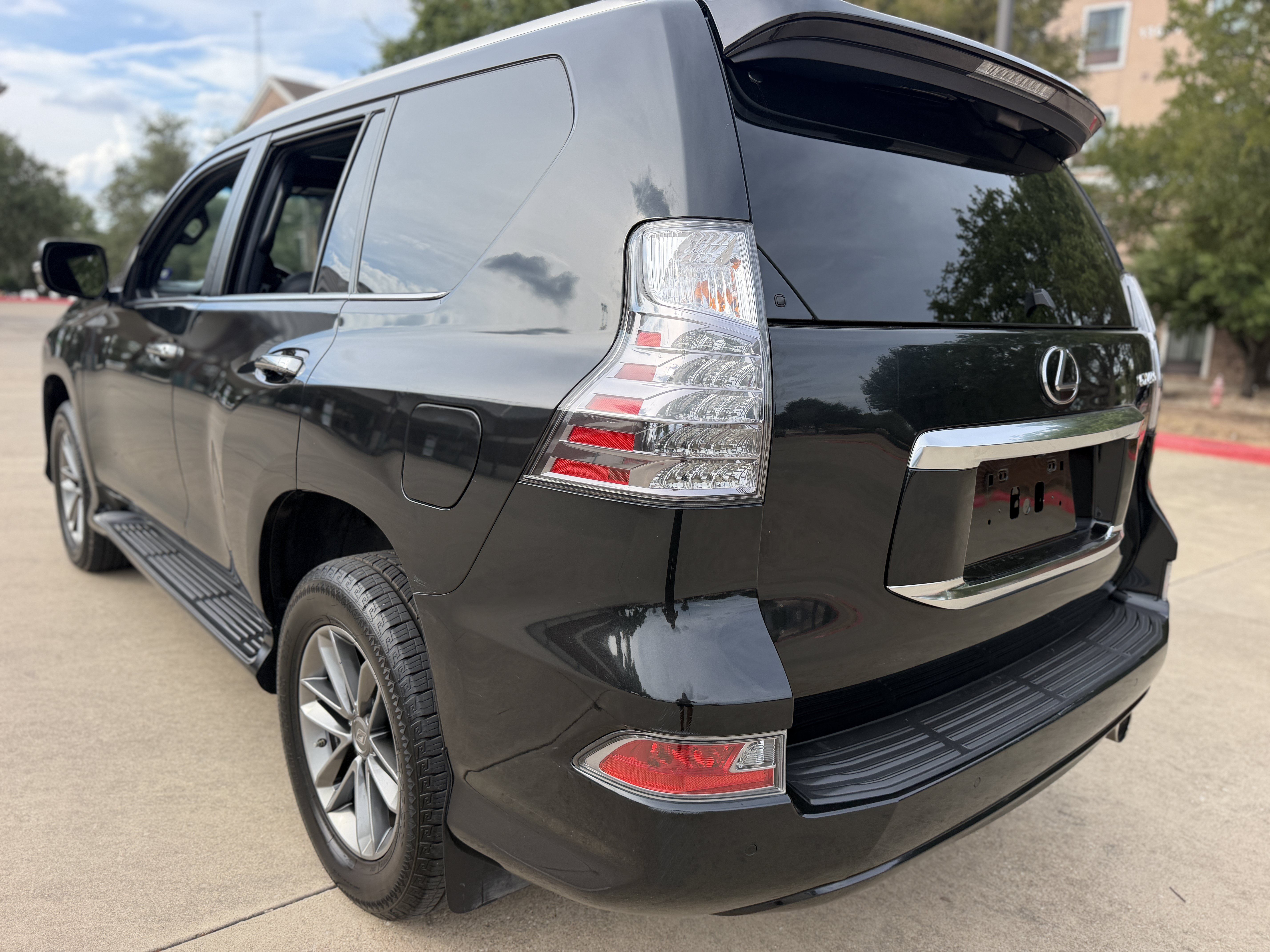 Used 2022 Lexus GX 460 Premium w/ Premium Package AWD/4WD image 6