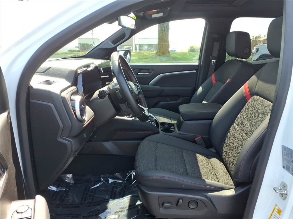 Used 2024 Chevrolet Colorado Z71 w/ Z71 Convenience Package 2 AWD/4WD image 25