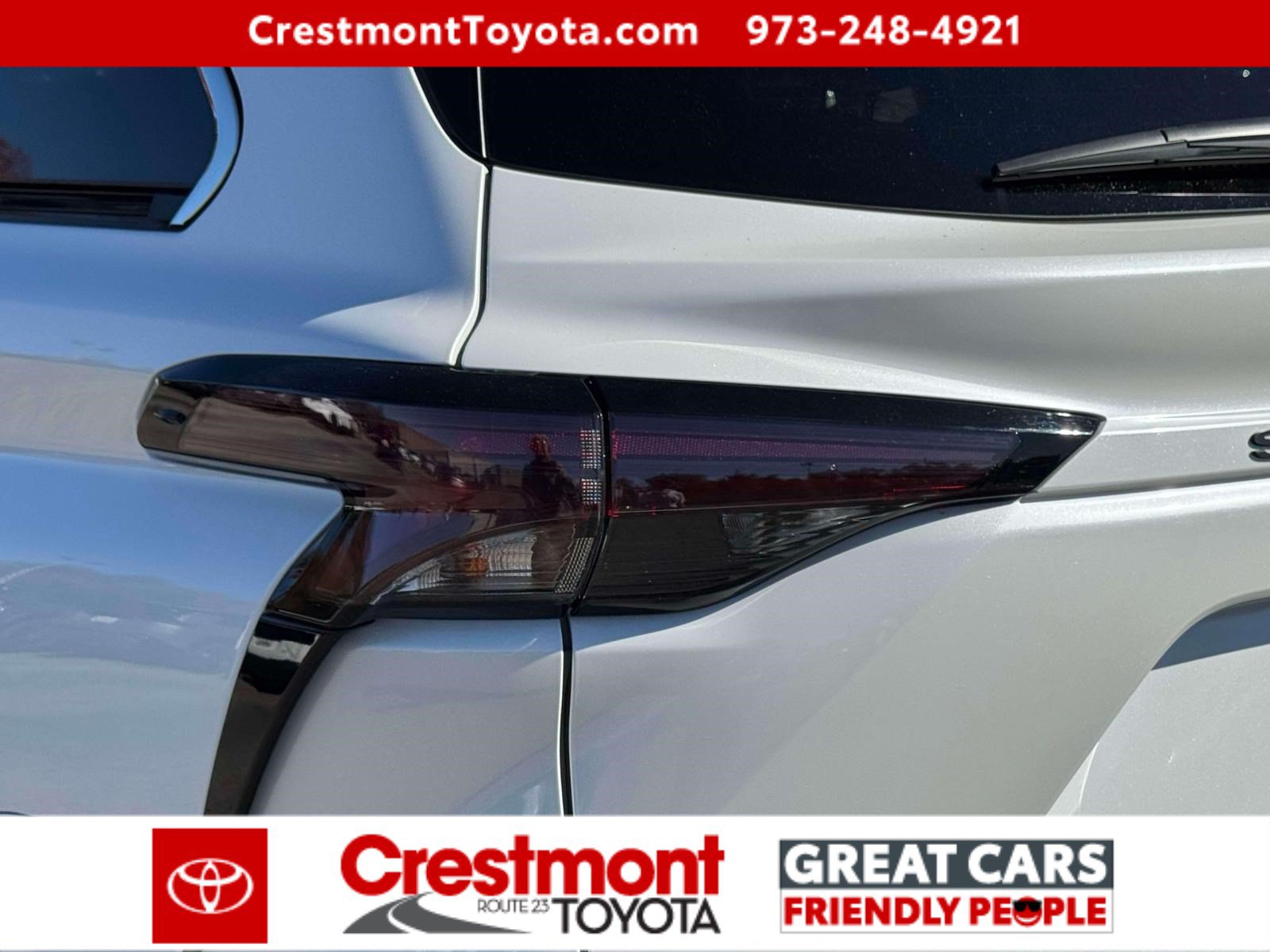 Used 2025 Toyota Sienna XLE w/ XLE Plus Package AWD/4WD image 8