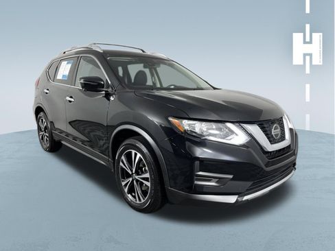 Used 2019 Nissan Rogue SV w/ Premium Package FWD image 1
