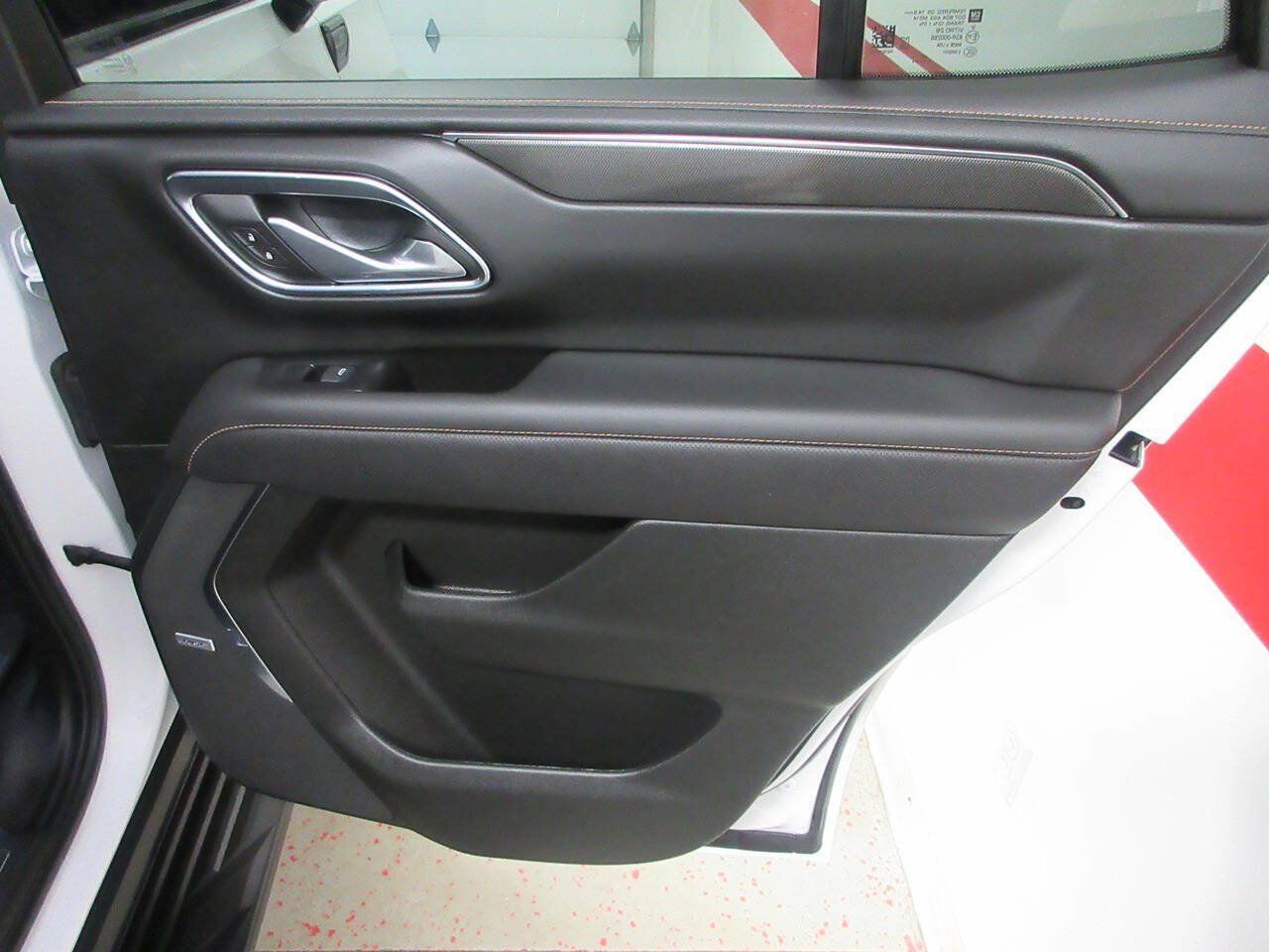 Used 2024 GMC Yukon AT4 w/ Technology Package AWD/4WD image 33