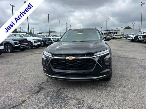 New 2026 Chevrolet Trax LT w/ LT Convenience Package FWD image 8