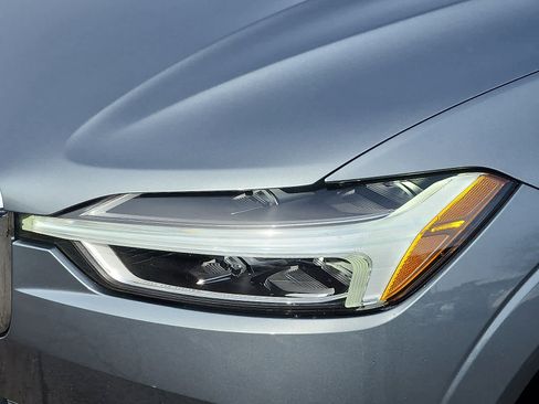 Used 2019 Volvo XC60 T5 Momentum image 10