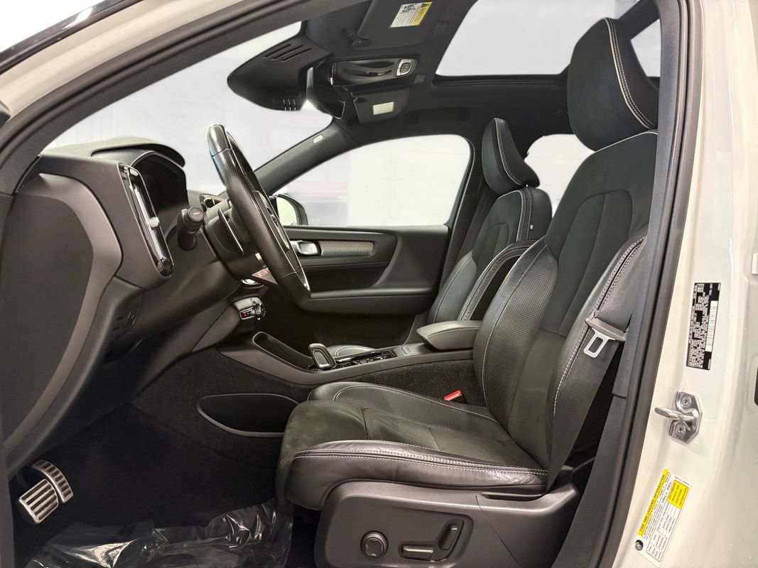 Used 2020 Volvo XC40 T5 R-Design AWD/4WD image 11